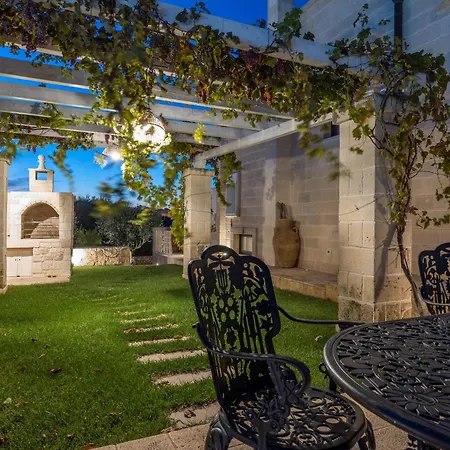Villa Icaria *